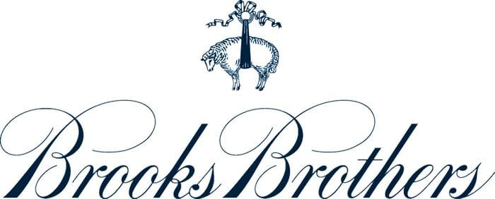 Tamsiai mėlynas Brooks Brothers logotipas su ant kaspino kabančia avele virš kaligrafinio užrašo