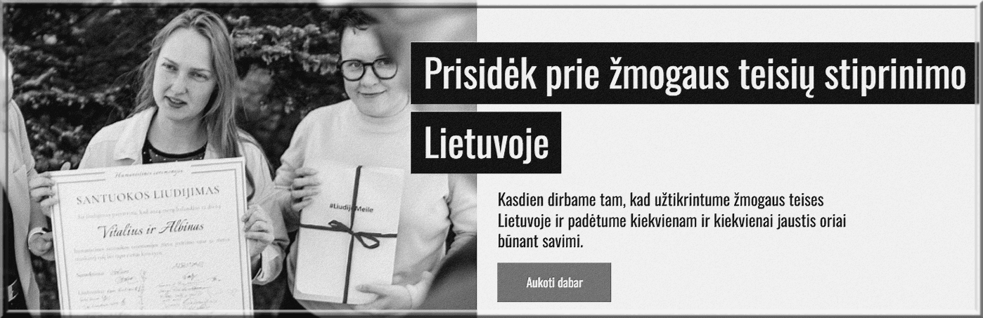 Nespalvota dviejų moterų su santuokos liudijimu ir dovana nuotrauka su kvietimu aukoti žmogaus teisėms